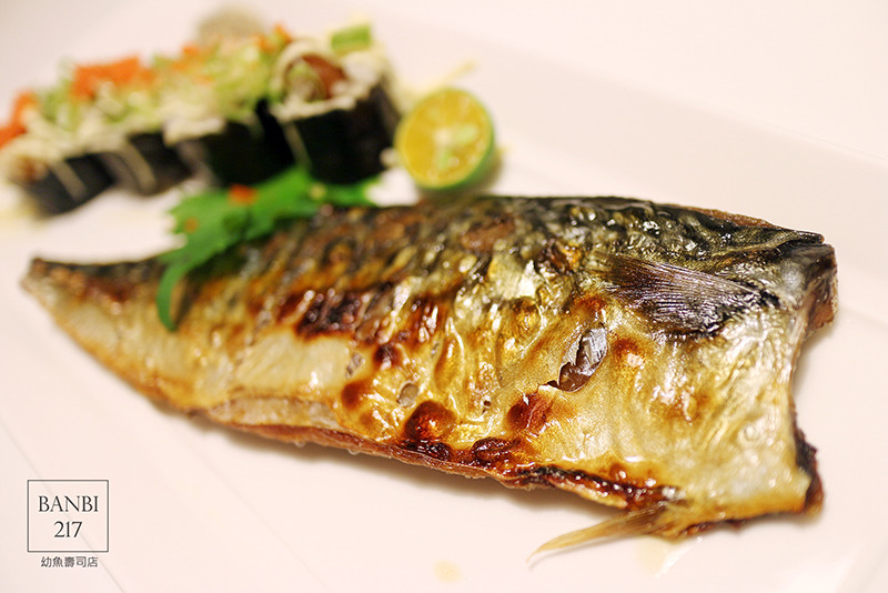 Banbi217 美食旅遊: 幼魚壽司店:台北萬華區好吃平價日本料理、生魚片、握壽司、炙燒(捷運小南門站,捷運西門站)