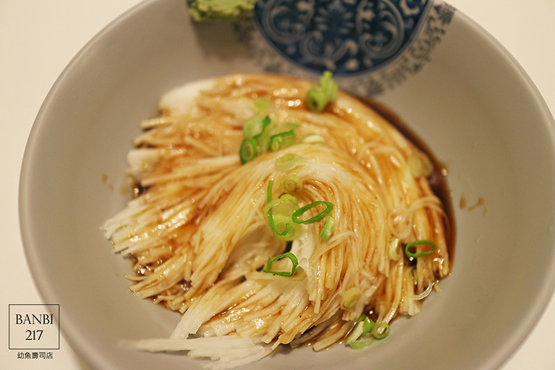 Banbi217 美食旅遊: 幼魚壽司店:台北萬華區好吃平價日本料理、生魚片、握壽司、炙燒(捷運小南門站,捷運西門站)