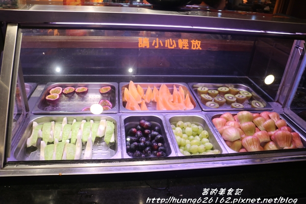 皇家帝國鴛鴦火鍋:【台北萬華區】台北火鍋推薦『 皇家帝國鴛鴦火鍋』吃到飽、捷運西門站~