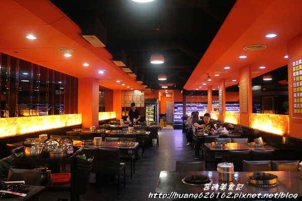 皇家帝國鴛鴦火鍋:【台北萬華區】台北火鍋推薦『 皇家帝國鴛鴦火鍋』吃到飽、捷運西門站~