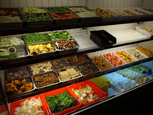 瘋麻辣頂級鴛鴦麻辣火鍋(西門店)：<台北|西門>吃麻辣鍋前先吃花雕雞？好滿足好划算!!!瘋麻辣頂級鴛鴦麻辣火鍋