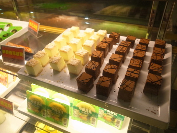 瘋麻辣頂級鴛鴦麻辣火鍋(西門店)：<台北|西門>吃麻辣鍋前先吃花雕雞？好滿足好划算!!!瘋麻辣頂級鴛鴦麻辣火鍋