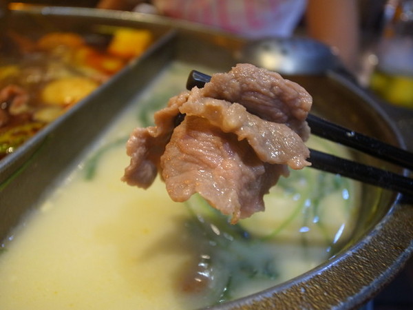 瘋麻辣頂級鴛鴦麻辣火鍋(西門店)：<台北|西門>吃麻辣鍋前先吃花雕雞？好滿足好划算!!!瘋麻辣頂級鴛鴦麻辣火鍋