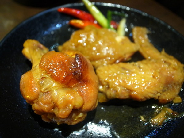 瘋麻辣頂級鴛鴦麻辣火鍋(西門店)：<台北|西門>吃麻辣鍋前先吃花雕雞？好滿足好划算!!!瘋麻辣頂級鴛鴦麻辣火鍋