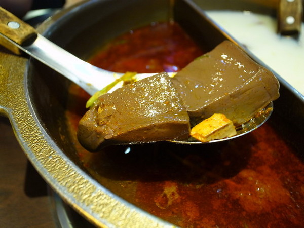 瘋麻辣頂級鴛鴦麻辣火鍋(西門店)：<台北|西門>吃麻辣鍋前先吃花雕雞？好滿足好划算!!!瘋麻辣頂級鴛鴦麻辣火鍋