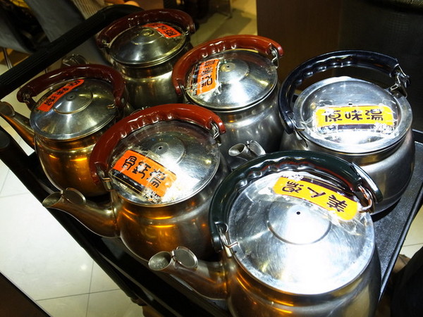 瘋麻辣頂級鴛鴦麻辣火鍋(西門店)：<台北|西門>吃麻辣鍋前先吃花雕雞？好滿足好划算!!!瘋麻辣頂級鴛鴦麻辣火鍋