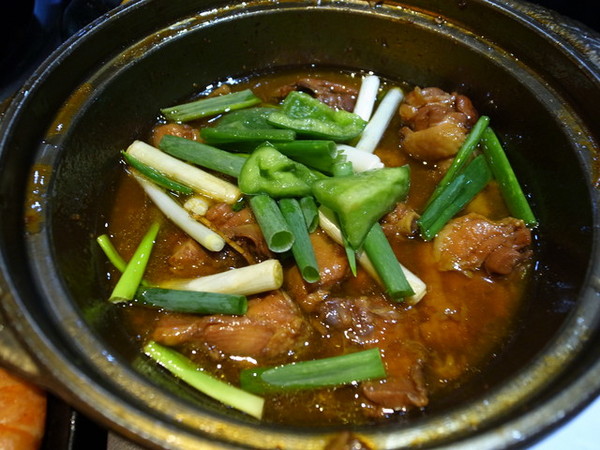 瘋麻辣頂級鴛鴦麻辣火鍋(西門店)：<台北|西門>吃麻辣鍋前先吃花雕雞？好滿足好划算!!!瘋麻辣頂級鴛鴦麻辣火鍋