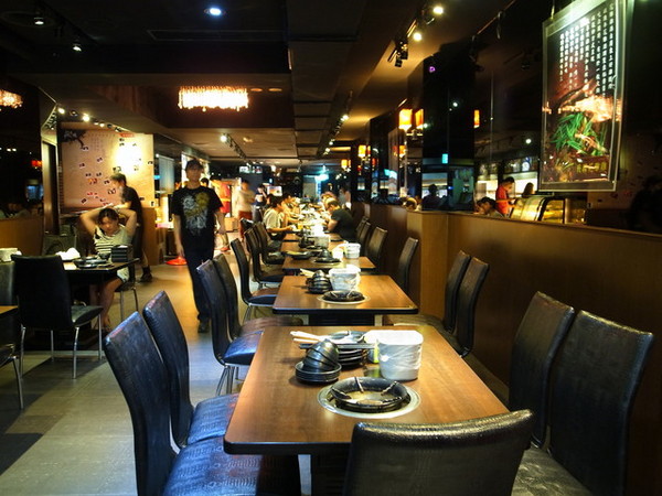 瘋麻辣頂級鴛鴦麻辣火鍋(西門店)：<台北|西門>吃麻辣鍋前先吃花雕雞？好滿足好划算!!!瘋麻辣頂級鴛鴦麻辣火鍋