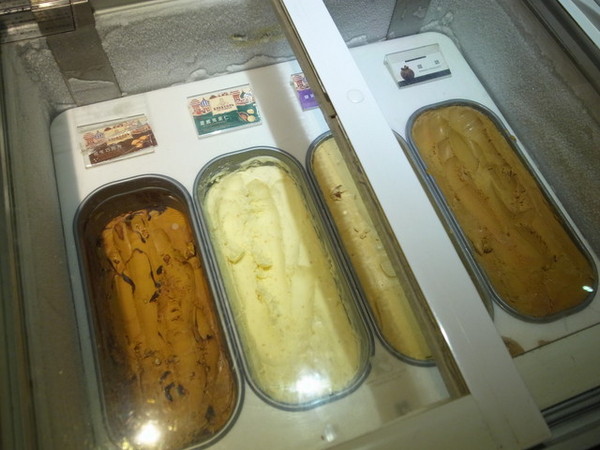 瘋麻辣頂級鴛鴦麻辣火鍋(西門店)：<台北|西門>吃麻辣鍋前先吃花雕雞？好滿足好划算!!!瘋麻辣頂級鴛鴦麻辣火鍋