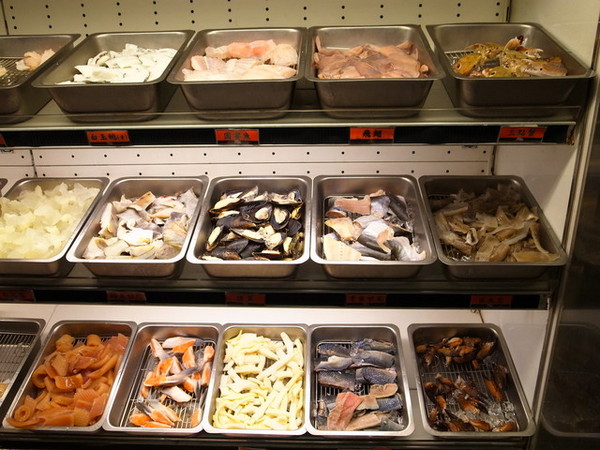 瘋麻辣頂級鴛鴦麻辣火鍋(西門店)：<台北|西門>吃麻辣鍋前先吃花雕雞？好滿足好划算!!!瘋麻辣頂級鴛鴦麻辣火鍋