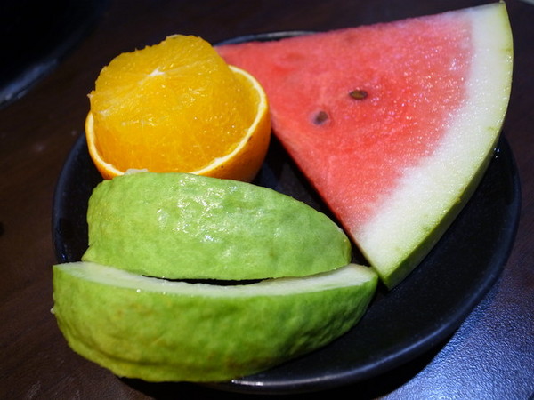 瘋麻辣頂級鴛鴦麻辣火鍋(西門店)：<台北|西門>吃麻辣鍋前先吃花雕雞？好滿足好划算!!!瘋麻辣頂級鴛鴦麻辣火鍋