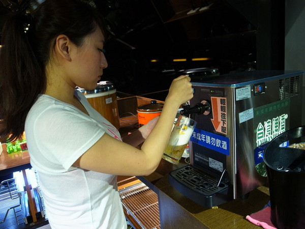 瘋麻辣頂級鴛鴦麻辣火鍋(西門店)：<台北|西門>吃麻辣鍋前先吃花雕雞？好滿足好划算!!!瘋麻辣頂級鴛鴦麻辣火鍋