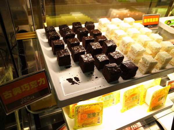 瘋麻辣頂級鴛鴦麻辣火鍋(西門店)：<台北|西門>吃麻辣鍋前先吃花雕雞？好滿足好划算!!!瘋麻辣頂級鴛鴦麻辣火鍋