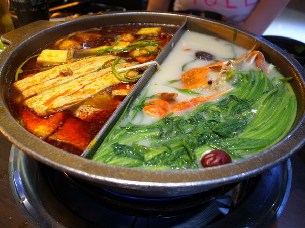 瘋麻辣頂級鴛鴦麻辣火鍋(西門店)：<台北|西門>吃麻辣鍋前先吃花雕雞？好滿足好划算!!!瘋麻辣頂級鴛鴦麻辣火鍋