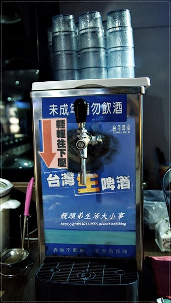 瘋麻辣頂級鴛鴦麻辣火鍋(西門店)：【食記/台北市】卡打就送天使紅蝦~天阿!!比臉還大隻♪♪瘋麻辣頂級鴛鴦麻辣火鍋♪♪