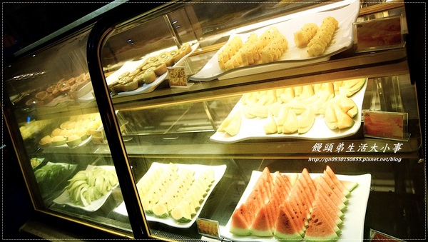 瘋麻辣頂級鴛鴦麻辣火鍋(西門店)：【食記/台北市】卡打就送天使紅蝦~天阿!!比臉還大隻♪♪瘋麻辣頂級鴛鴦麻辣火鍋♪♪