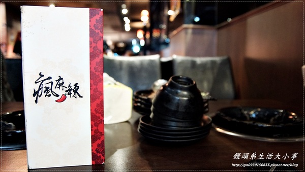 瘋麻辣頂級鴛鴦麻辣火鍋(西門店)：【食記/台北市】卡打就送天使紅蝦~天阿!!比臉還大隻♪♪瘋麻辣頂級鴛鴦麻辣火鍋♪♪