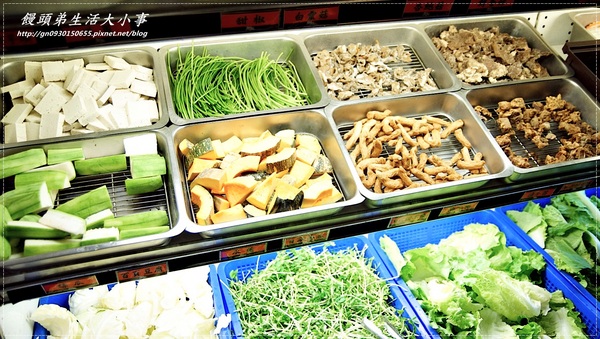 瘋麻辣頂級鴛鴦麻辣火鍋(西門店)：【食記/台北市】卡打就送天使紅蝦~天阿!!比臉還大隻♪♪瘋麻辣頂級鴛鴦麻辣火鍋♪♪