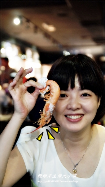 瘋麻辣頂級鴛鴦麻辣火鍋(西門店)：【食記/台北市】卡打就送天使紅蝦~天阿!!比臉還大隻♪♪瘋麻辣頂級鴛鴦麻辣火鍋♪♪