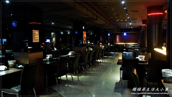 瘋麻辣頂級鴛鴦麻辣火鍋(西門店)：【食記/台北市】卡打就送天使紅蝦~天阿!!比臉還大隻♪♪瘋麻辣頂級鴛鴦麻辣火鍋♪♪