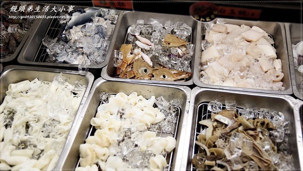 瘋麻辣頂級鴛鴦麻辣火鍋(西門店)：【食記/台北市】卡打就送天使紅蝦~天阿!!比臉還大隻♪♪瘋麻辣頂級鴛鴦麻辣火鍋♪♪