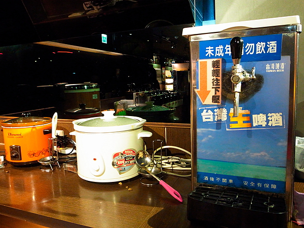 瘋麻辣頂級鴛鴦麻辣火鍋(西門店)：【瘋麻辣頂級鴛鴦麻辣火鍋】來火鍋店不吃火鍋，就是要「戰國花雕雞」吃。到。飽～