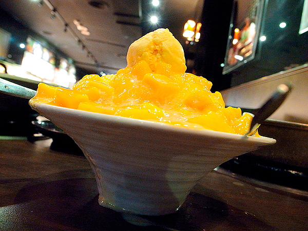 瘋麻辣頂級鴛鴦麻辣火鍋(西門店)：【瘋麻辣頂級鴛鴦麻辣火鍋】來火鍋店不吃火鍋，就是要「戰國花雕雞」吃。到。飽～