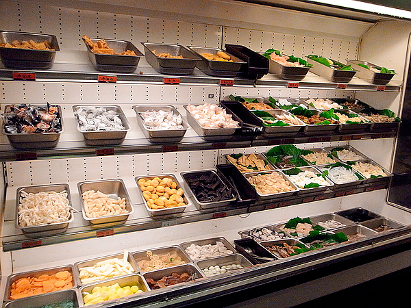 瘋麻辣頂級鴛鴦麻辣火鍋(西門店)：【瘋麻辣頂級鴛鴦麻辣火鍋】來火鍋店不吃火鍋，就是要「戰國花雕雞」吃。到。飽～