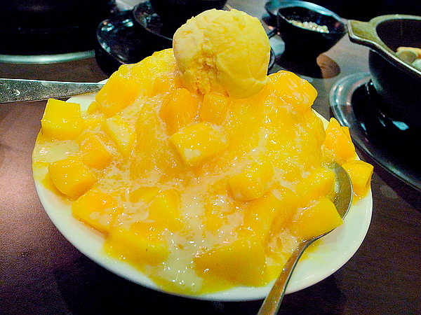 瘋麻辣頂級鴛鴦麻辣火鍋(西門店)：【瘋麻辣頂級鴛鴦麻辣火鍋】來火鍋店不吃火鍋，就是要「戰國花雕雞」吃。到。飽～