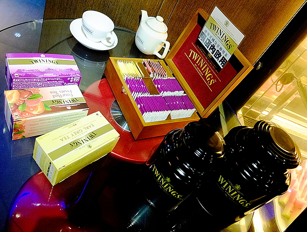 瘋麻辣頂級鴛鴦麻辣火鍋(西門店)：【瘋麻辣頂級鴛鴦麻辣火鍋】來火鍋店不吃火鍋，就是要「戰國花雕雞」吃。到。飽～