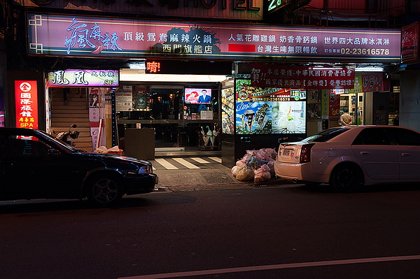 瘋麻辣頂級鴛鴦麻辣火鍋(西門店)：【瘋麻辣頂級鴛鴦麻辣火鍋】來火鍋店不吃火鍋，就是要「戰國花雕雞」吃。到。飽～