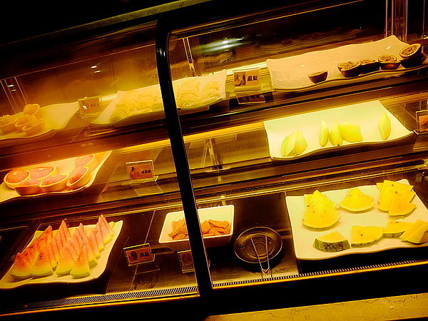 瘋麻辣頂級鴛鴦麻辣火鍋(西門店)：【瘋麻辣頂級鴛鴦麻辣火鍋】來火鍋店不吃火鍋，就是要「戰國花雕雞」吃。到。飽～