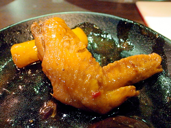 瘋麻辣頂級鴛鴦麻辣火鍋(西門店)：【瘋麻辣頂級鴛鴦麻辣火鍋】來火鍋店不吃火鍋，就是要「戰國花雕雞」吃。到。飽～