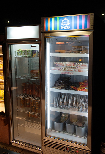 瘋麻辣頂級鴛鴦麻辣火鍋(西門店)：【瘋麻辣頂級鴛鴦麻辣火鍋】來火鍋店不吃火鍋，就是要「戰國花雕雞」吃。到。飽～