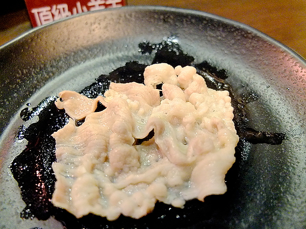 瘋麻辣頂級鴛鴦麻辣火鍋(西門店)：【瘋麻辣頂級鴛鴦麻辣火鍋】來火鍋店不吃火鍋，就是要「戰國花雕雞」吃。到。飽～