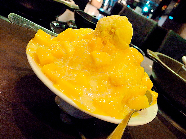 瘋麻辣頂級鴛鴦麻辣火鍋(西門店)：【瘋麻辣頂級鴛鴦麻辣火鍋】來火鍋店不吃火鍋，就是要「戰國花雕雞」吃。到。飽～