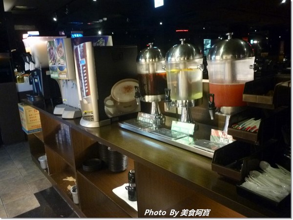 瘋麻辣頂級鴛鴦麻辣火鍋(西門店):【台北市】人氣花雕雞吃到飽「瘋麻辣」