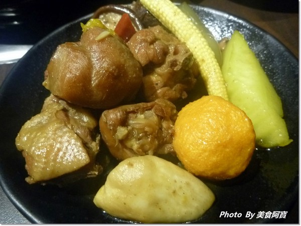 瘋麻辣頂級鴛鴦麻辣火鍋(西門店):【台北市】人氣花雕雞吃到飽「瘋麻辣」