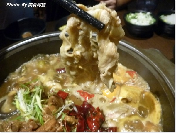 瘋麻辣頂級鴛鴦麻辣火鍋(西門店):【台北市】人氣花雕雞吃到飽「瘋麻辣」