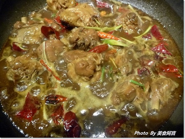 瘋麻辣頂級鴛鴦麻辣火鍋(西門店):【台北市】人氣花雕雞吃到飽「瘋麻辣」