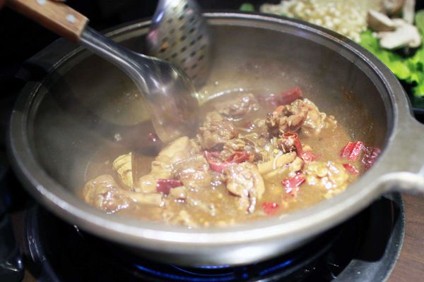 【台北】瘋麻辣火鍋吃到飽-花雕雞火鍋吃到飽-西門町