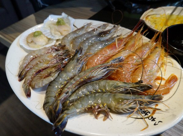 我!就厲害(西門店)：我！就厲害(西門店) ♥燒烤吃到飽 ♥品質好食材棒 ♥四種蝦任你吃