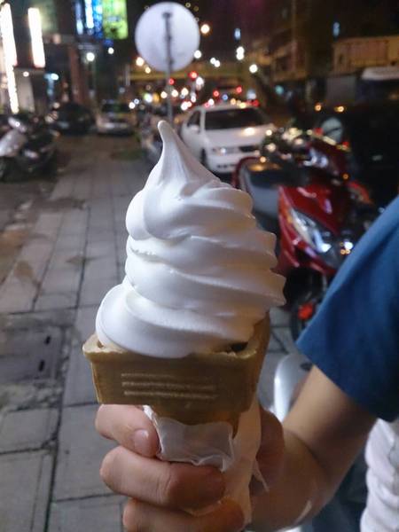 85度C咖啡蛋糕烘焙專賣店：【台北萬華】85度C咖啡蛋糕烘焙專賣店－霜淇淋只要１９元