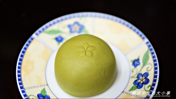 2013金格中秋月餅禮盒試吃：【宅配】采吟月禮盒(星球月餅)♪♪金格食品♪♪