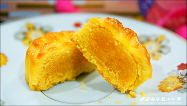 2013金格中秋月餅禮盒試吃：【宅配】采吟月禮盒(星球月餅)♪♪金格食品♪♪