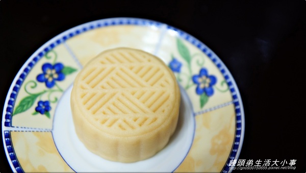 2013金格中秋月餅禮盒試吃：【宅配】采吟月禮盒(星球月餅)♪♪金格食品♪♪