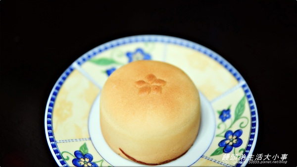 2013金格中秋月餅禮盒試吃：【宅配】采吟月禮盒(星球月餅)♪♪金格食品♪♪