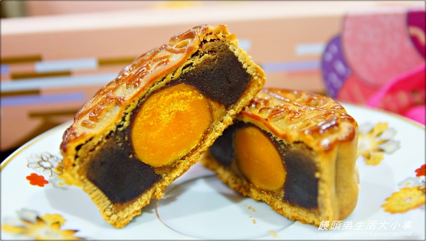 2013金格中秋月餅禮盒試吃：【宅配】采吟月禮盒(星球月餅)♪♪金格食品♪♪