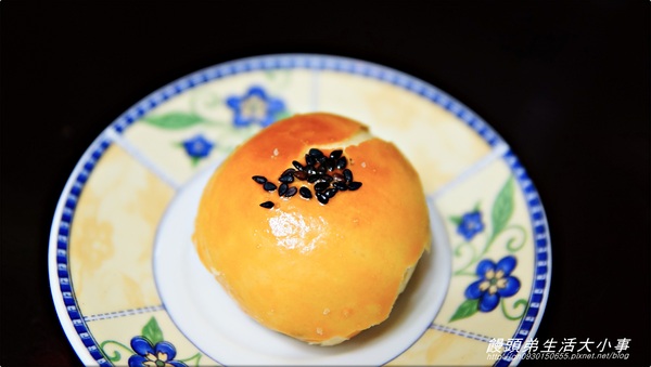 2013金格中秋月餅禮盒試吃：【宅配】采吟月禮盒(星球月餅)♪♪金格食品♪♪