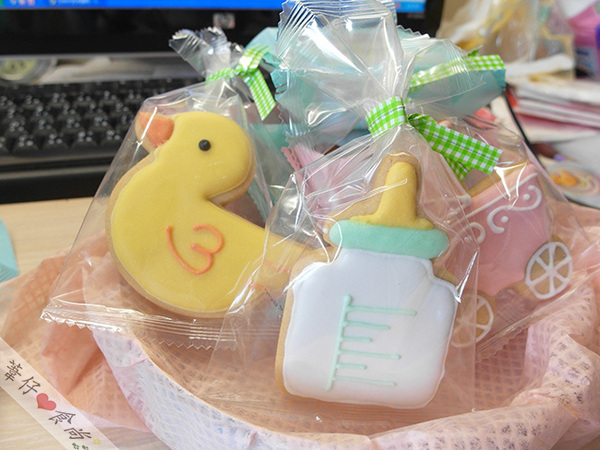 金格寵愛寶貝彌月禮盒：[試吃]2013金格-美式糖霜造型餅乾彌月禮盒之玩具竟然是超可愛餅乾!